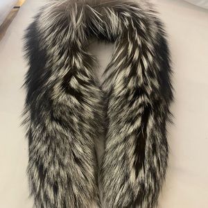 Escada Fur Collar- Fox . New black and white